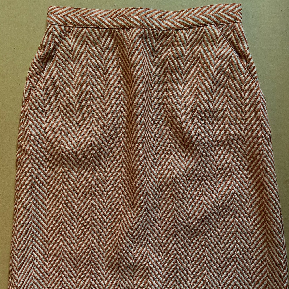 Patterned pencil skirt